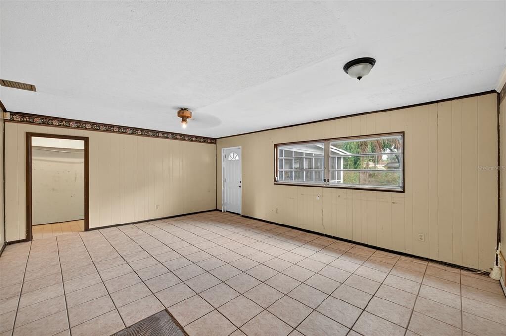 For Sale: $299,999 (4 beds, 2 baths, 1805 Square Feet)