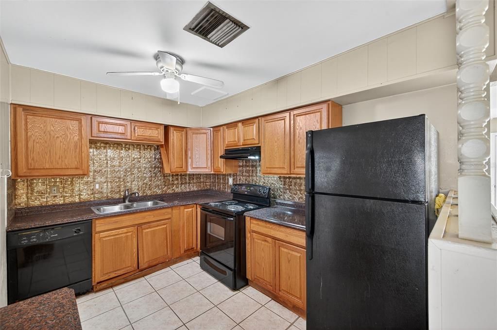 For Sale: $299,999 (4 beds, 2 baths, 1805 Square Feet)