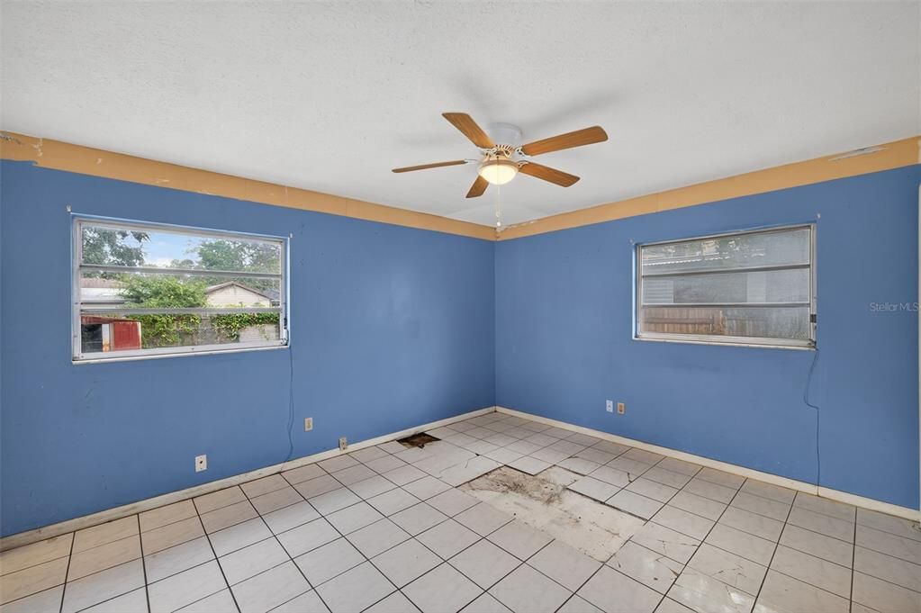 For Sale: $299,999 (4 beds, 2 baths, 1805 Square Feet)