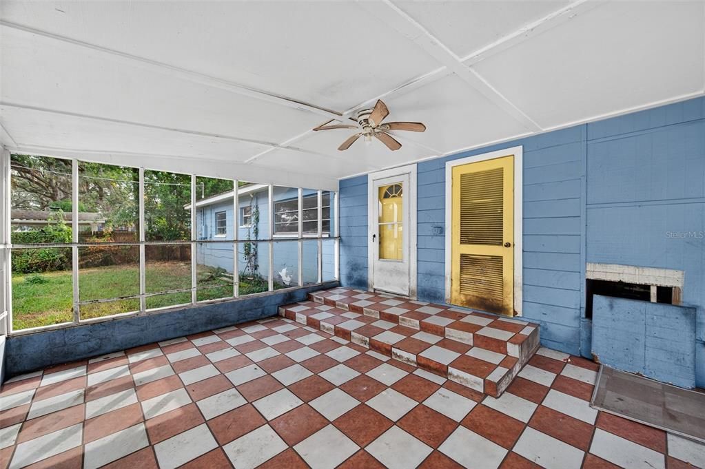 For Sale: $299,999 (4 beds, 2 baths, 1805 Square Feet)