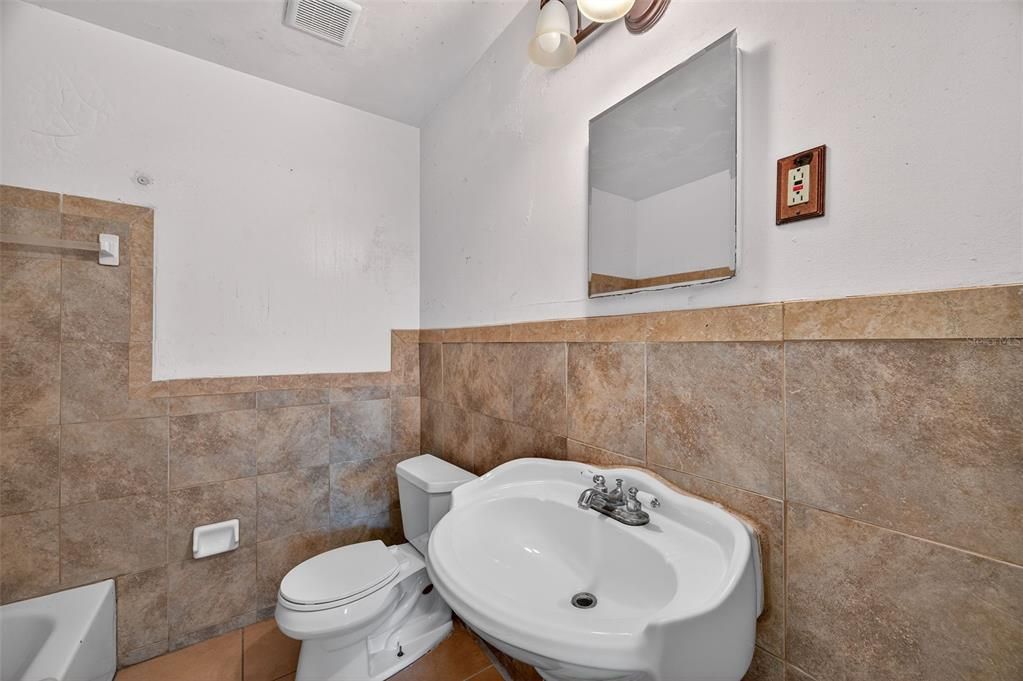 For Sale: $299,999 (4 beds, 2 baths, 1805 Square Feet)