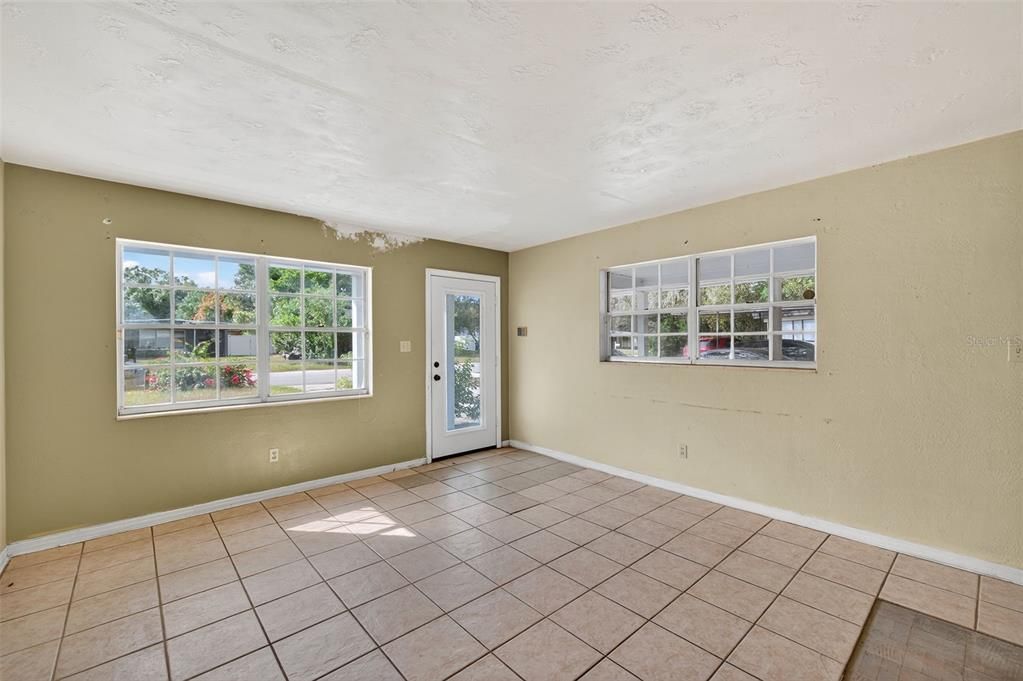 For Sale: $299,999 (4 beds, 2 baths, 1805 Square Feet)