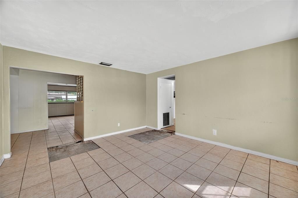 For Sale: $299,999 (4 beds, 2 baths, 1805 Square Feet)