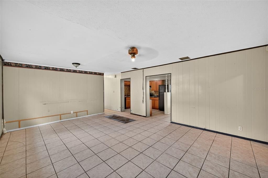 For Sale: $299,999 (4 beds, 2 baths, 1805 Square Feet)