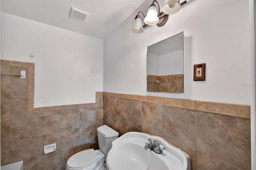 For Sale: $299,999 (4 beds, 2 baths, 1805 Square Feet)