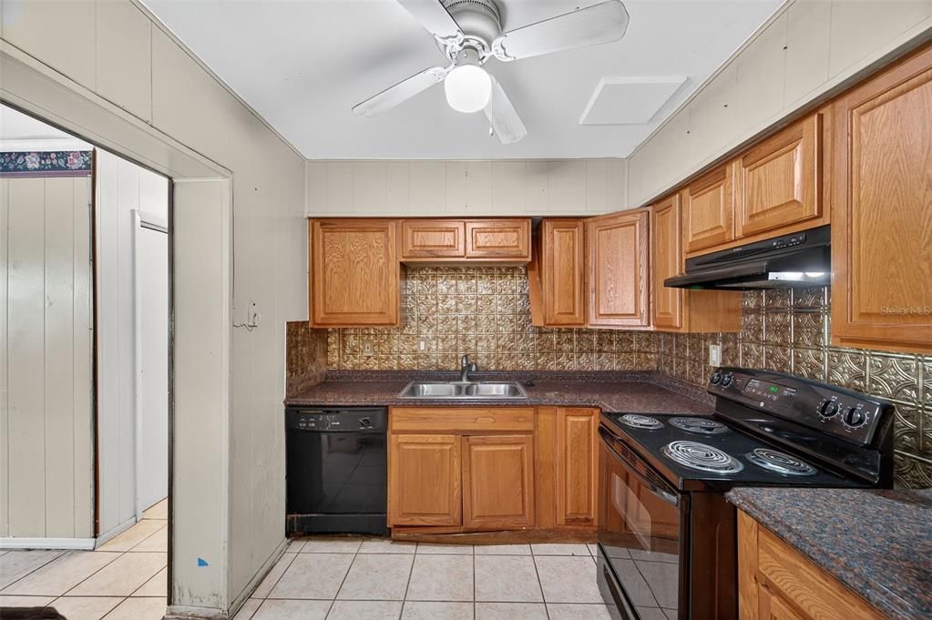 For Sale: $299,999 (4 beds, 2 baths, 1805 Square Feet)