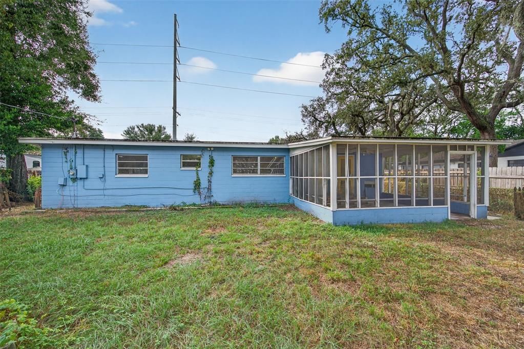 For Sale: $299,999 (4 beds, 2 baths, 1805 Square Feet)