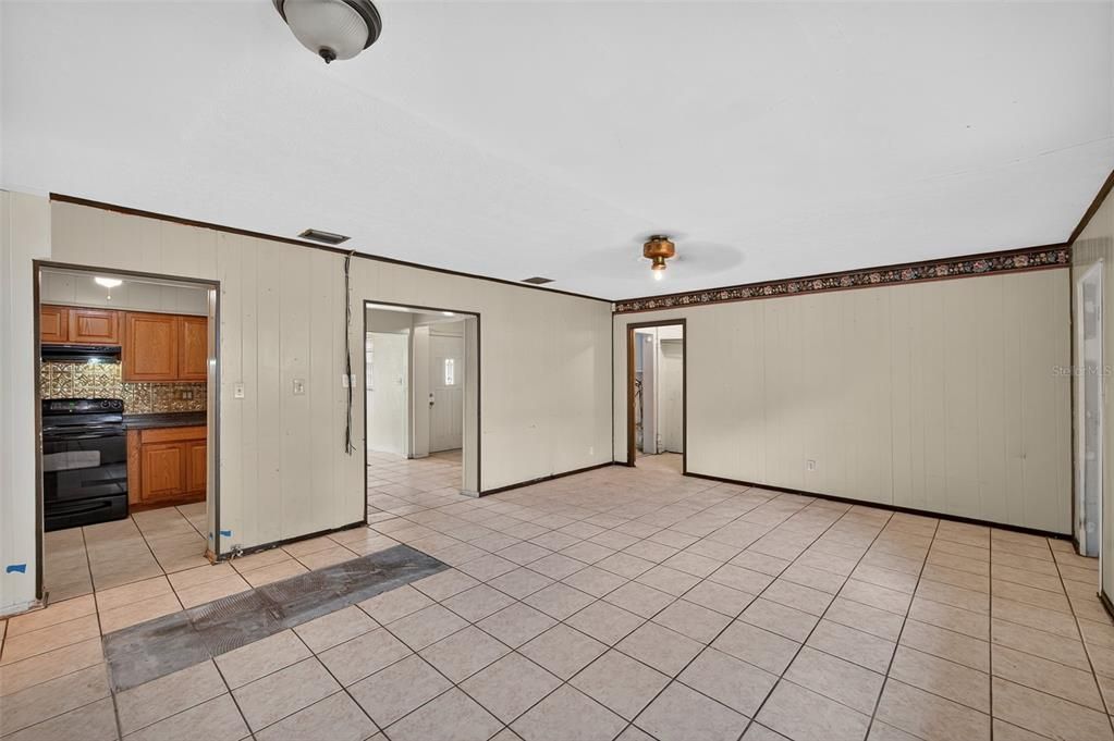 For Sale: $299,999 (4 beds, 2 baths, 1805 Square Feet)