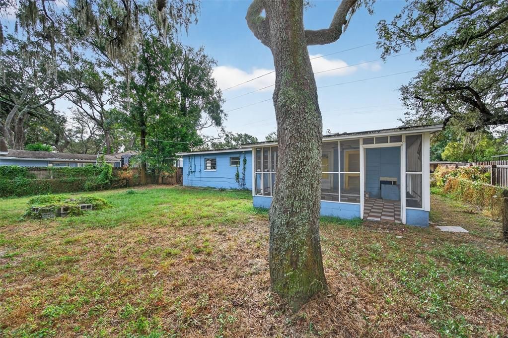 For Sale: $299,999 (4 beds, 2 baths, 1805 Square Feet)