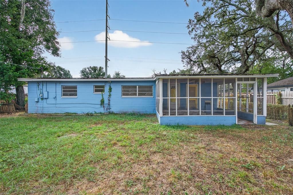 For Sale: $299,999 (4 beds, 2 baths, 1805 Square Feet)