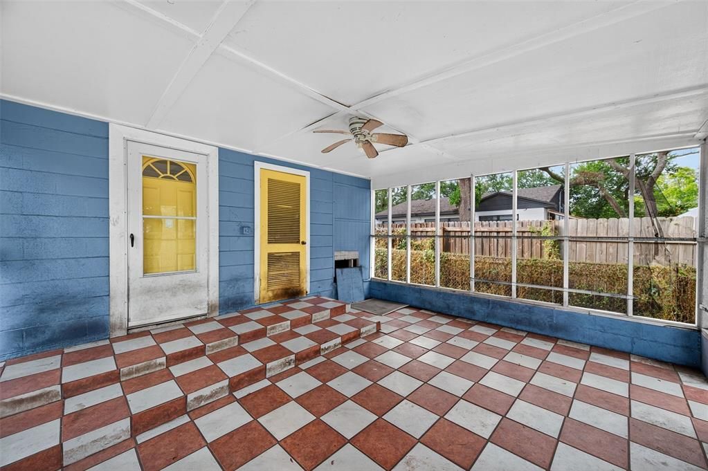 For Sale: $299,999 (4 beds, 2 baths, 1805 Square Feet)