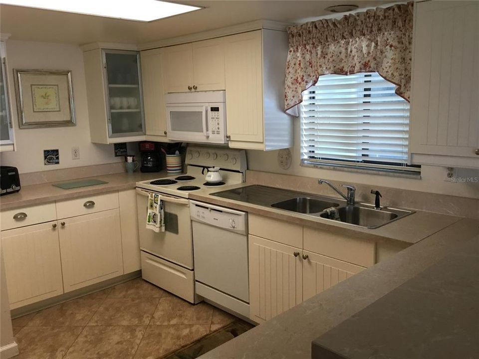 For Rent: $4,500 (2 beds, 2 baths, 1080 Square Feet)