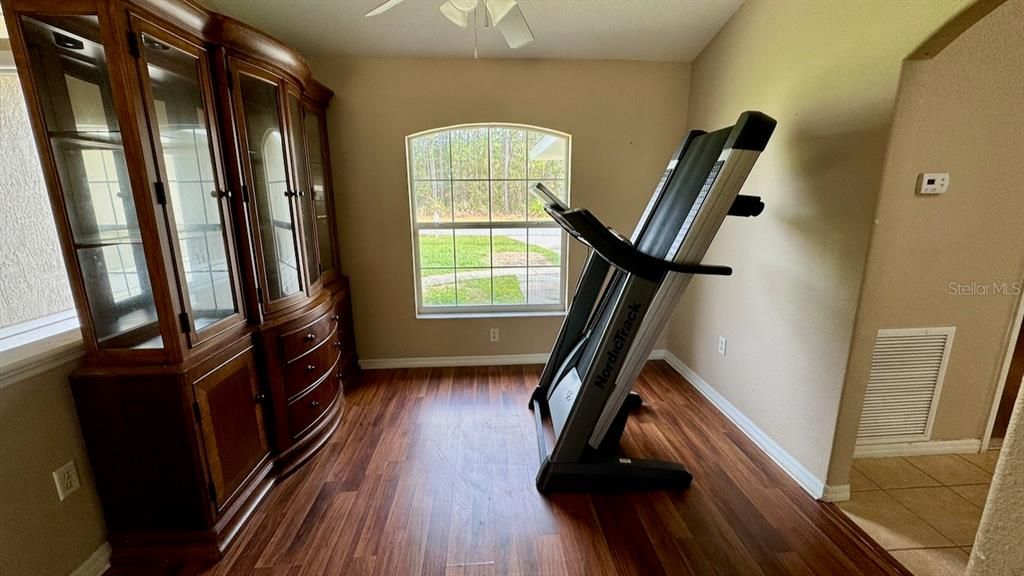 Activo con contrato: $219,000 (3 camas, 2 baños, 1756 Pies cuadrados)