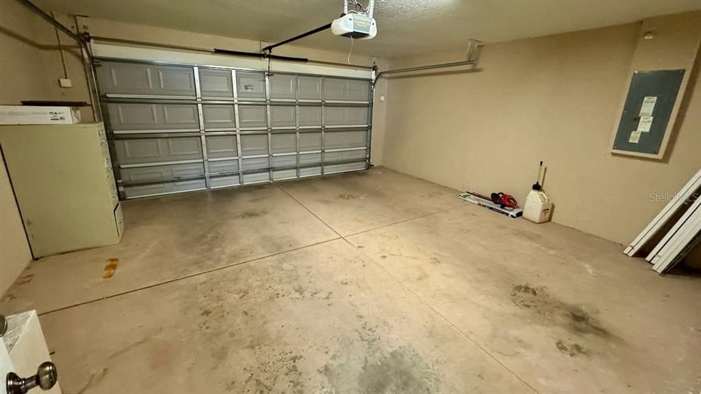 Activo con contrato: $219,000 (3 camas, 2 baños, 1756 Pies cuadrados)