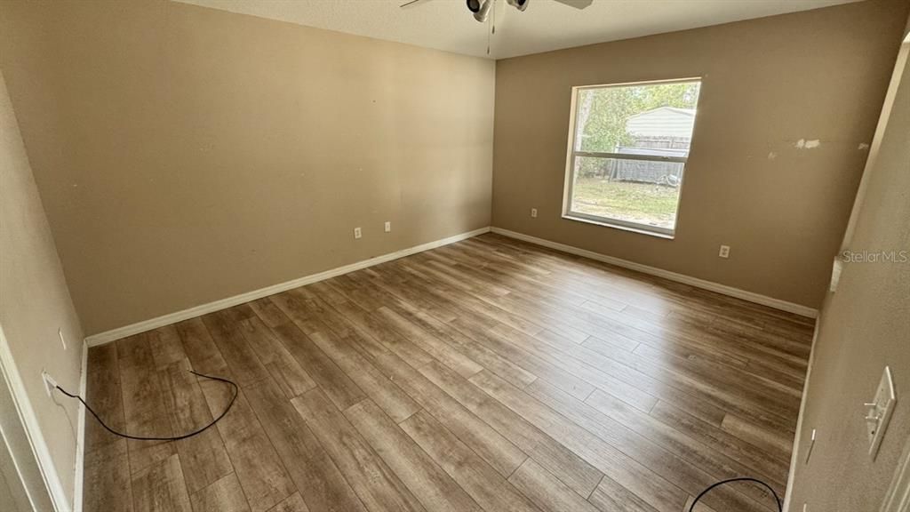 Activo con contrato: $219,000 (3 camas, 2 baños, 1756 Pies cuadrados)