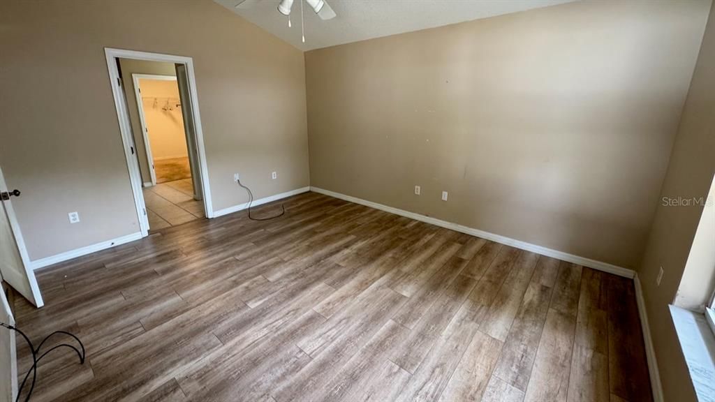 Activo con contrato: $219,000 (3 camas, 2 baños, 1756 Pies cuadrados)