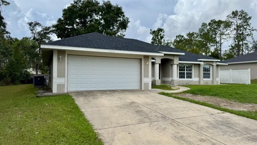 Activo con contrato: $219,000 (3 camas, 2 baños, 1756 Pies cuadrados)