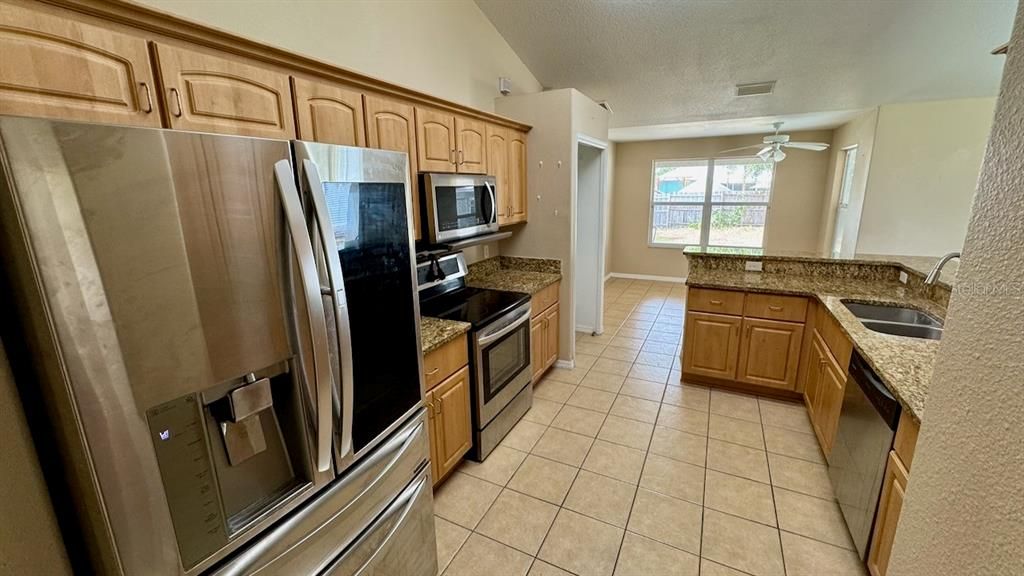 Activo con contrato: $219,000 (3 camas, 2 baños, 1756 Pies cuadrados)