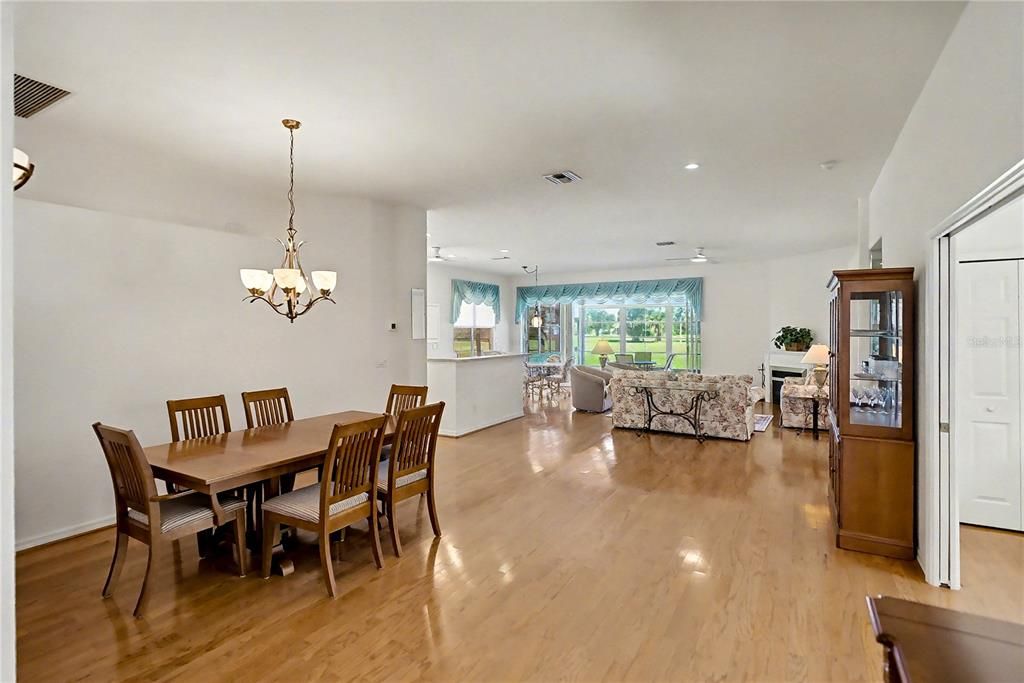 待售: $384,000 (2 贝兹, 2 浴室, 2177 平方英尺)