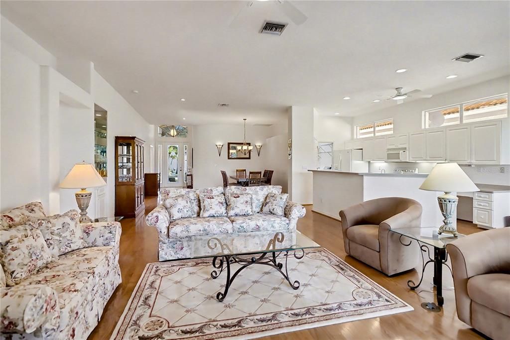 待售: $384,000 (2 贝兹, 2 浴室, 2177 平方英尺)