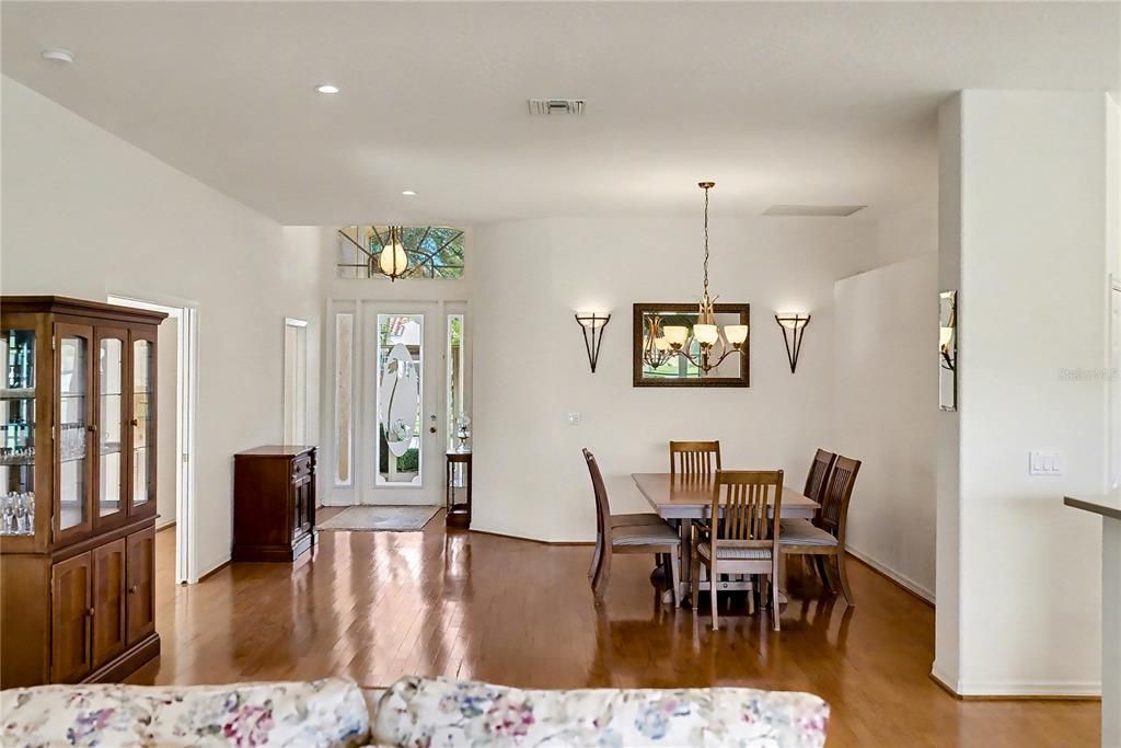 待售: $384,000 (2 贝兹, 2 浴室, 2177 平方英尺)