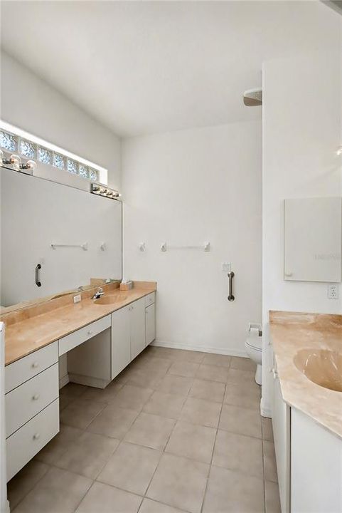 待售: $384,000 (2 贝兹, 2 浴室, 2177 平方英尺)