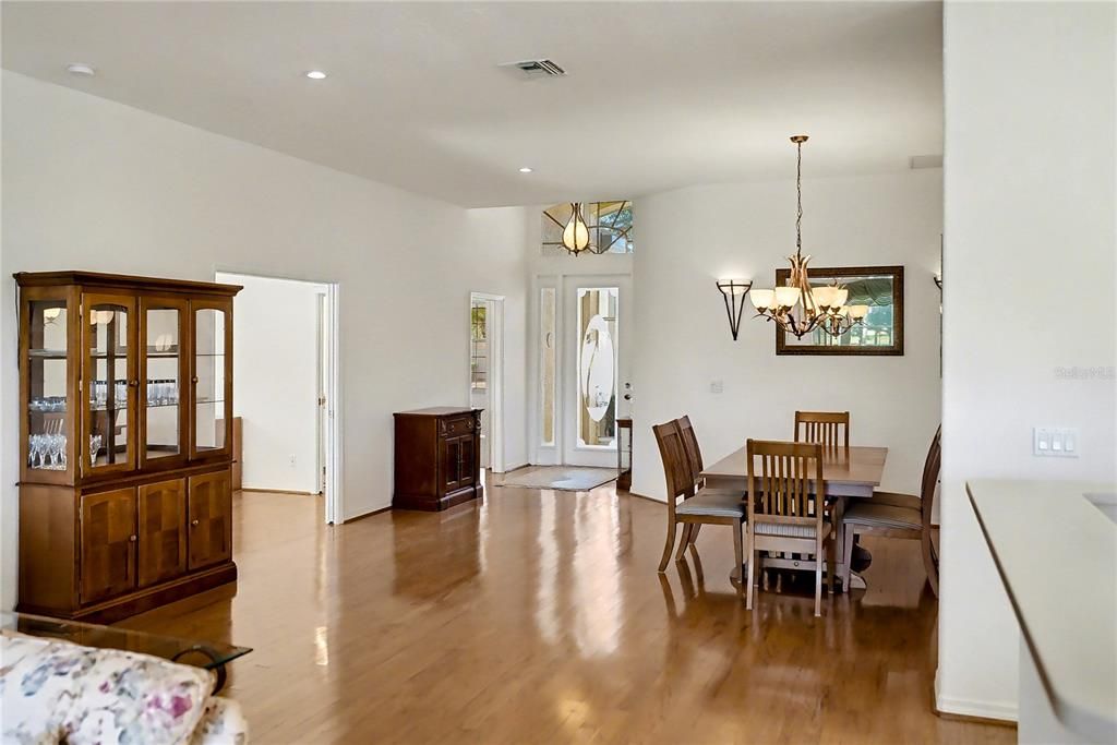 待售: $384,000 (2 贝兹, 2 浴室, 2177 平方英尺)