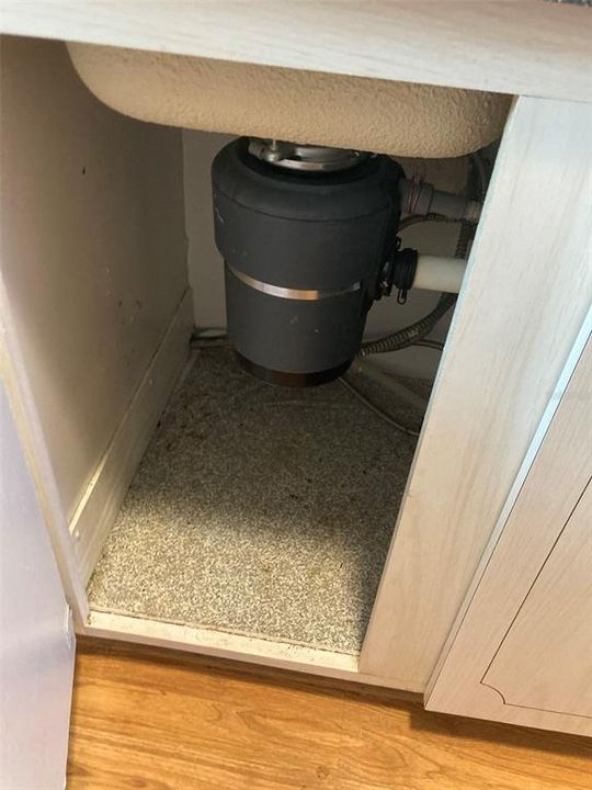 For Rent: $1,800 (2 beds, 1 baths, 1140 Square Feet)