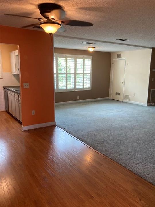 For Rent: $1,800 (2 beds, 1 baths, 1140 Square Feet)
