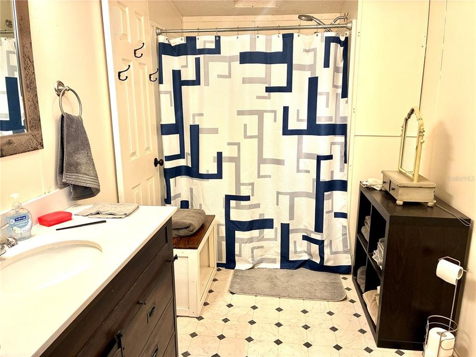 En Venta: $279,000 (3 camas, 2 baños, 1140 Pies cuadrados)