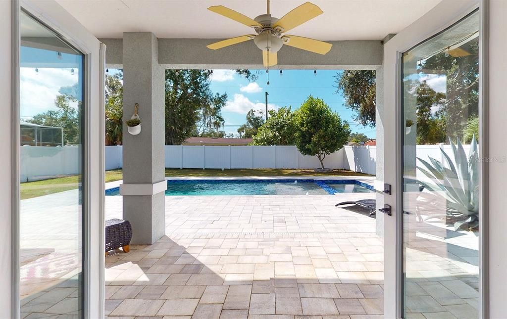 合同活跃: $860,000 (4 贝兹, 2 浴室, 2332 平方英尺)