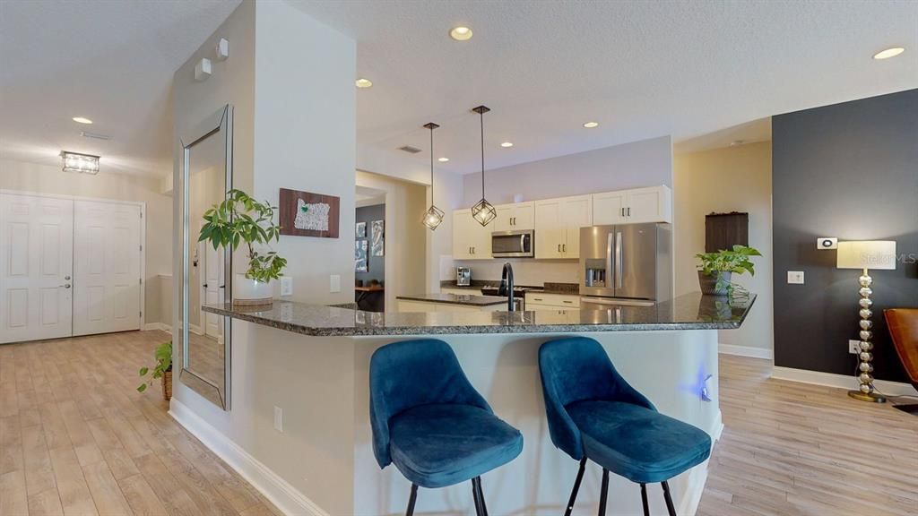 合同活跃: $860,000 (4 贝兹, 2 浴室, 2332 平方英尺)