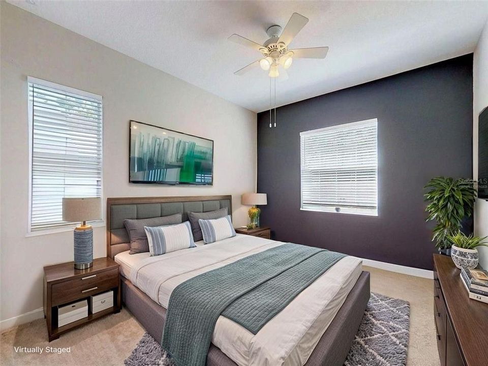 合同活跃: $860,000 (4 贝兹, 2 浴室, 2332 平方英尺)