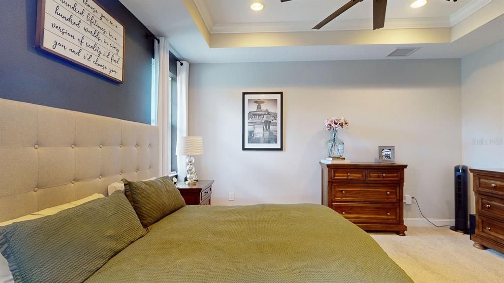 合同活跃: $860,000 (4 贝兹, 2 浴室, 2332 平方英尺)