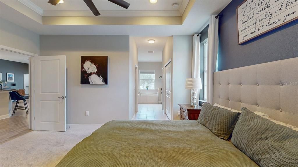 合同活跃: $860,000 (4 贝兹, 2 浴室, 2332 平方英尺)