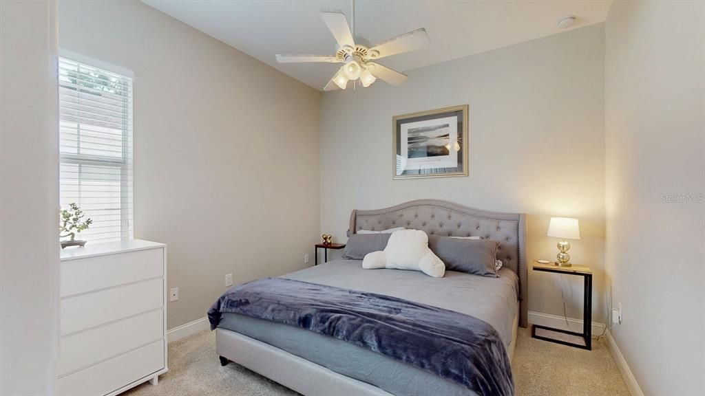 合同活跃: $860,000 (4 贝兹, 2 浴室, 2332 平方英尺)