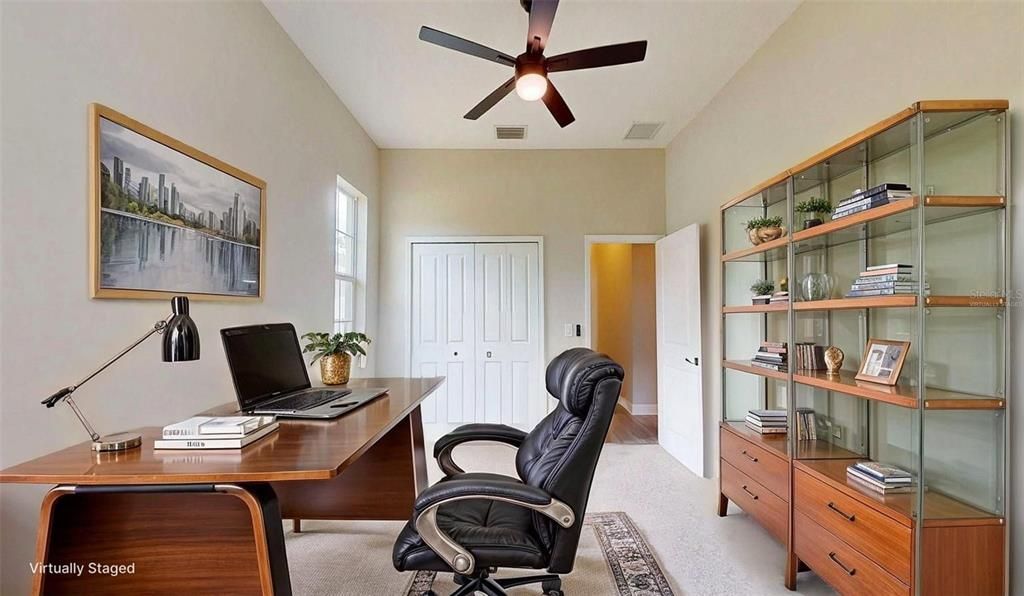 合同活跃: $860,000 (4 贝兹, 2 浴室, 2332 平方英尺)