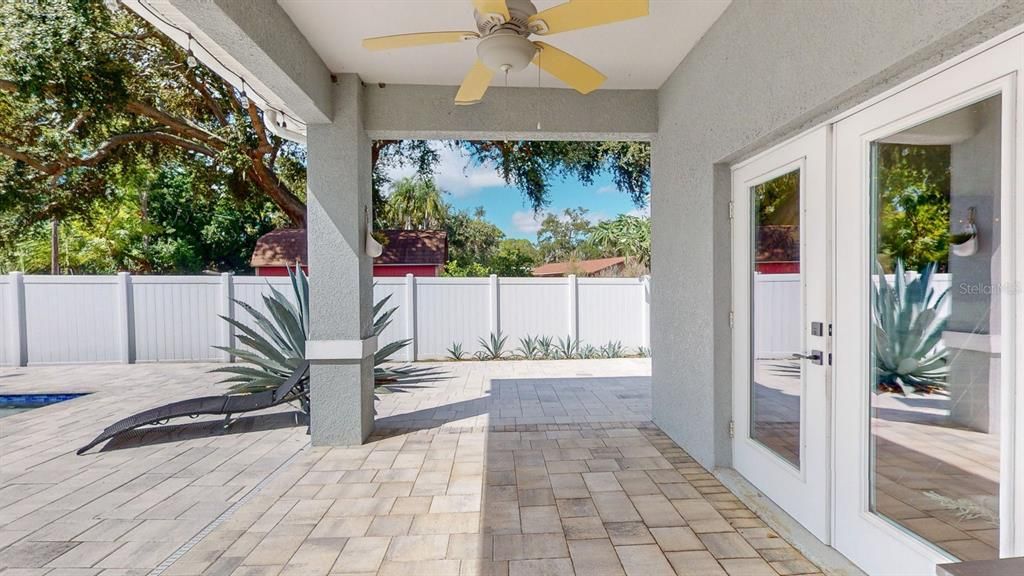 合同活跃: $860,000 (4 贝兹, 2 浴室, 2332 平方英尺)