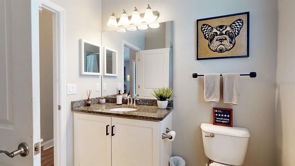 合同活跃: $860,000 (4 贝兹, 2 浴室, 2332 平方英尺)