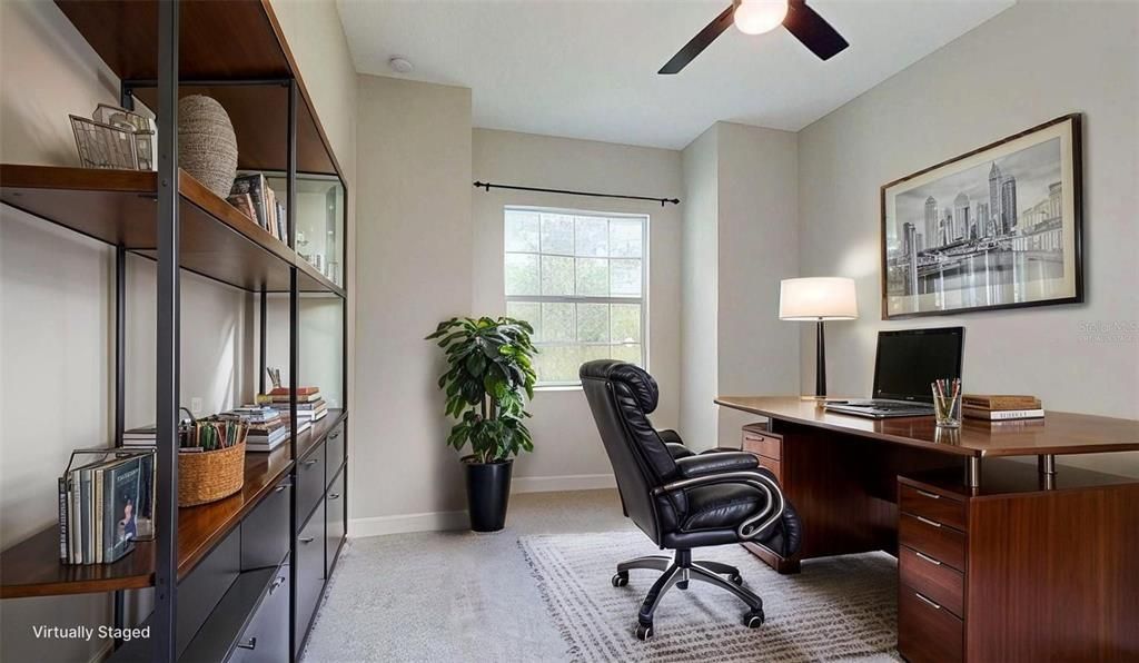 合同活跃: $860,000 (4 贝兹, 2 浴室, 2332 平方英尺)