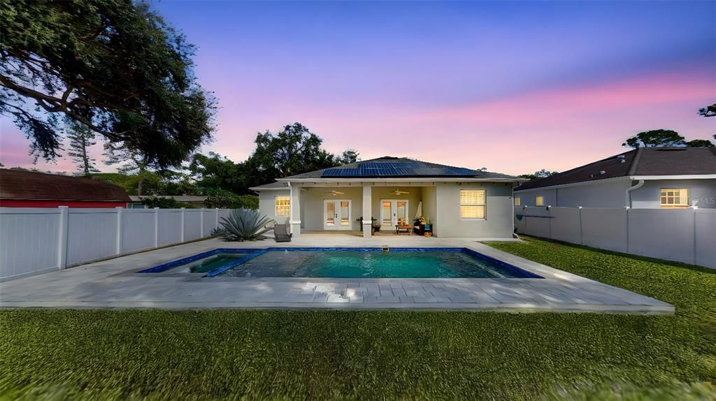 合同活跃: $860,000 (4 贝兹, 2 浴室, 2332 平方英尺)