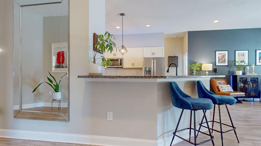 合同活跃: $860,000 (4 贝兹, 2 浴室, 2332 平方英尺)