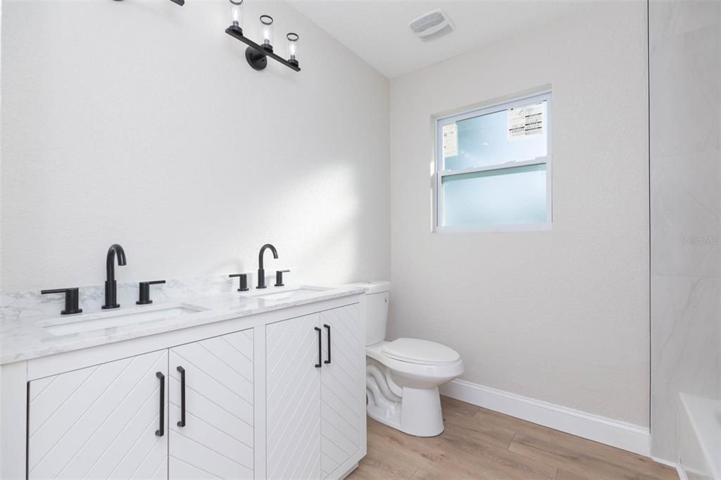 For Sale: $499,500 (4 beds, 2 baths, 1820 Square Feet)