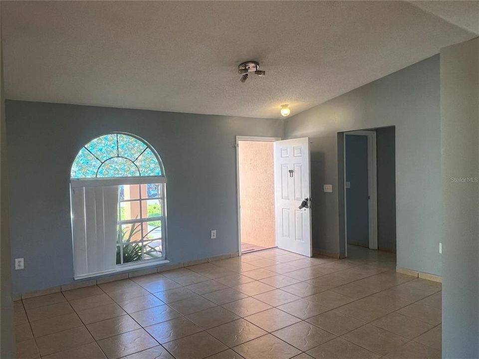 For Sale: $250,000 (3 beds, 2 baths, 1192 Square Feet)