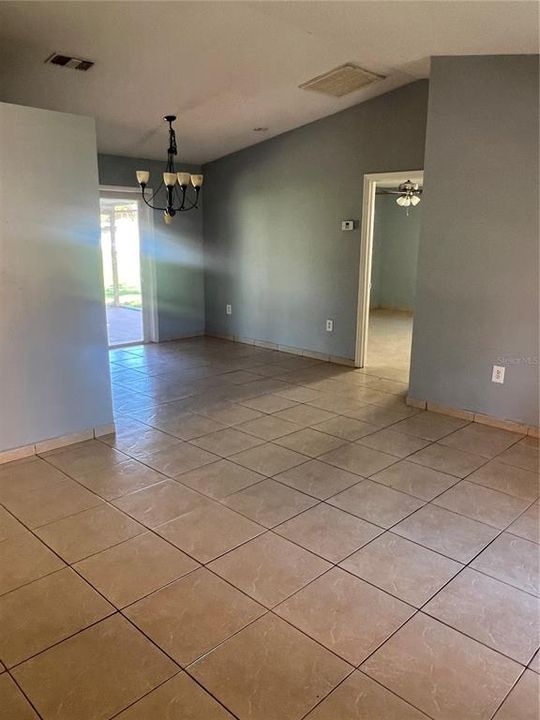 For Sale: $250,000 (3 beds, 2 baths, 1192 Square Feet)