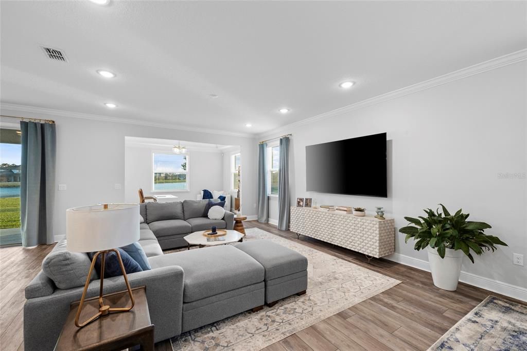 En Venta: $700,000 (4 camas, 3 baños, 2692 Pies cuadrados)