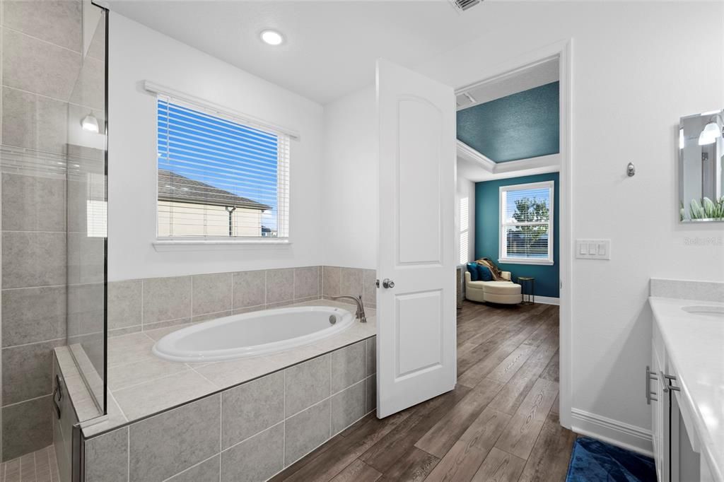 En Venta: $700,000 (4 camas, 3 baños, 2692 Pies cuadrados)