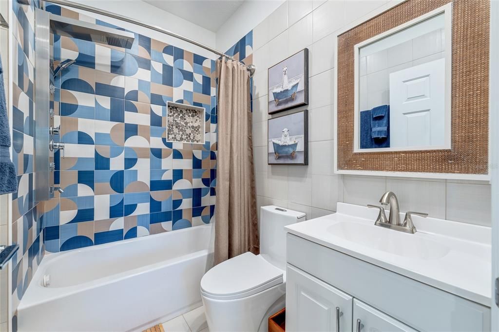 Под контрактом: $1,950,000 (5 спален, 5 ванн, 4044 Квадратных фут)