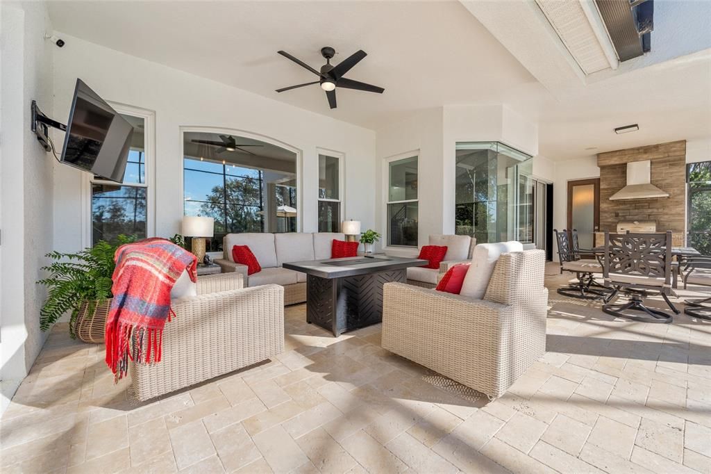 Под контрактом: $1,950,000 (5 спален, 5 ванн, 4044 Квадратных фут)