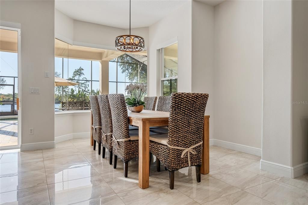 Под контрактом: $1,950,000 (5 спален, 5 ванн, 4044 Квадратных фут)